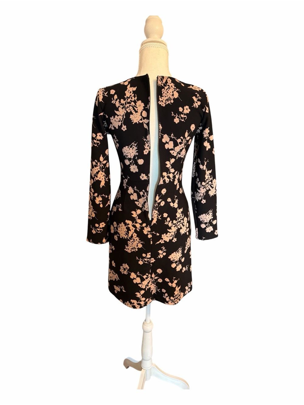 NWT Abercrombie & Fitch Floral Cutout Ring Mini Dress Petite Small SP Black - Picture 4 of 5